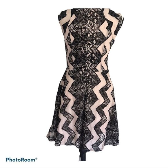 love, FIRE Black & Cream Lace Sleeveless Dress‎ - M - Picture 9 of 9